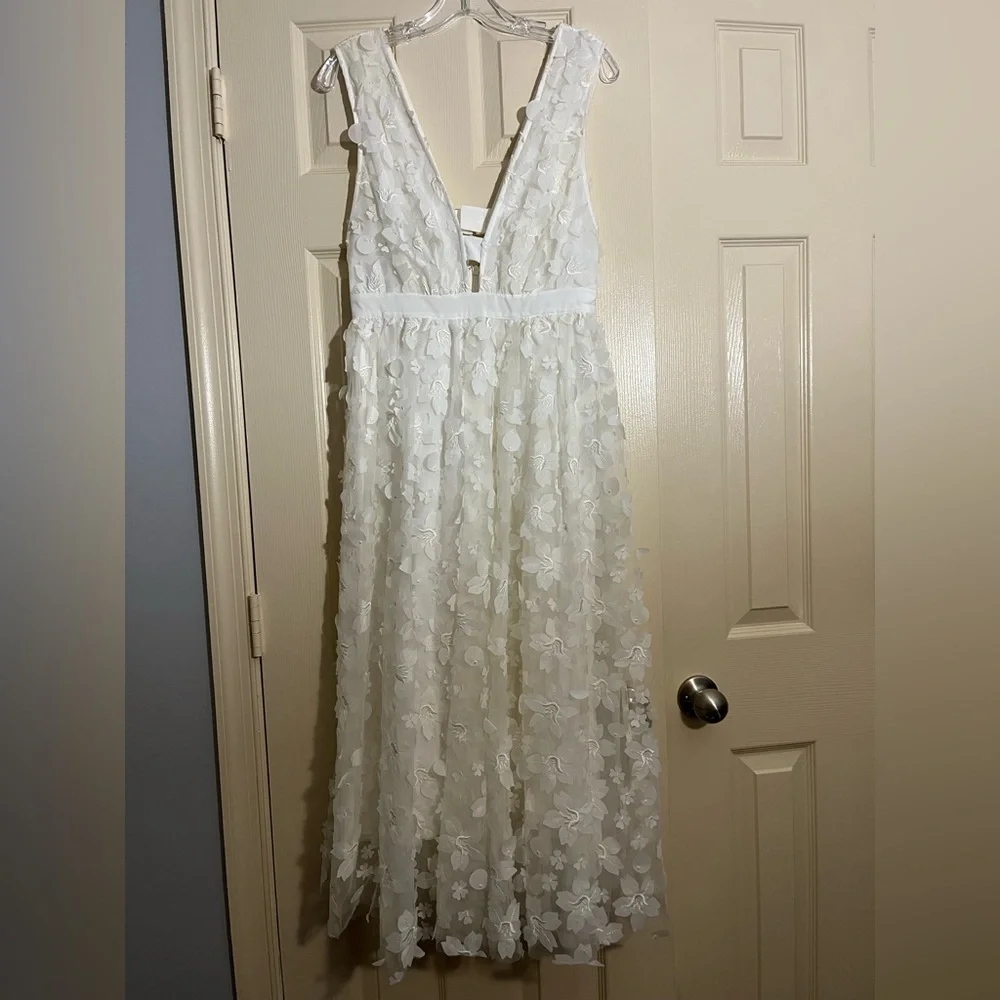 Anthropologie BHLDN Stevie V-Neck Floral Appliqué A-Line Midi Dress in Ivory - Picture 5 of 7